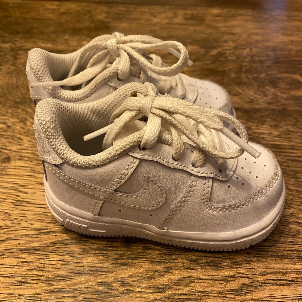 Baby Nike Force 1 Sneakers size 4